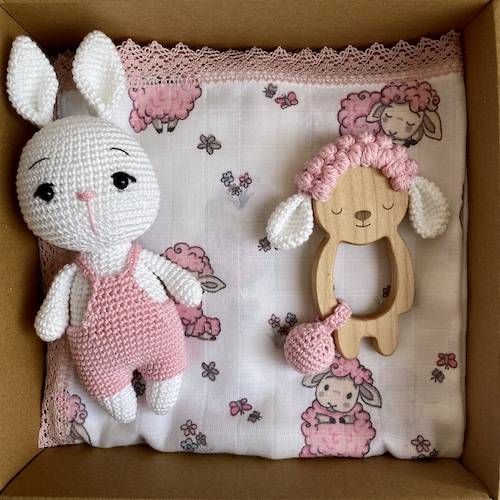 Deluxe Lamb Muslin Baby Gift Box