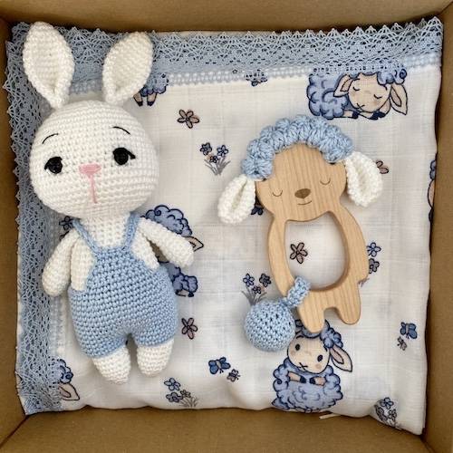 Deluxe Lamb Muslin Baby Gift Box